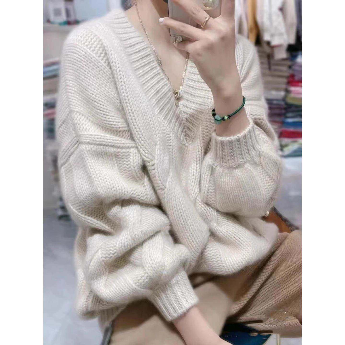 欧货新品秋冬加厚软糯羊绒衫女V领短款麻花毛衣宽松长袖针织衫