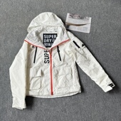 高端户外女款 压胶多口袋双层拉链连帽防风防水保暖冲锋衣棉服外套