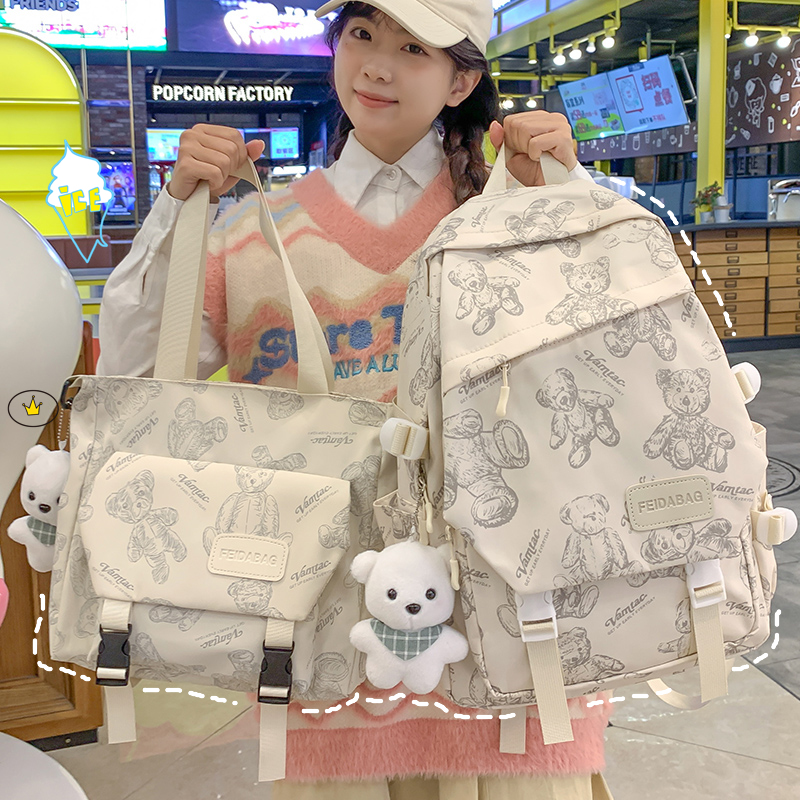 高颜值大容量时尚背包