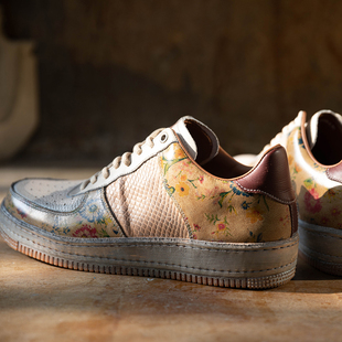 周莹国潮印花牛皮足弓设计运动休闲板鞋 泥染复古做旧空军男鞋
