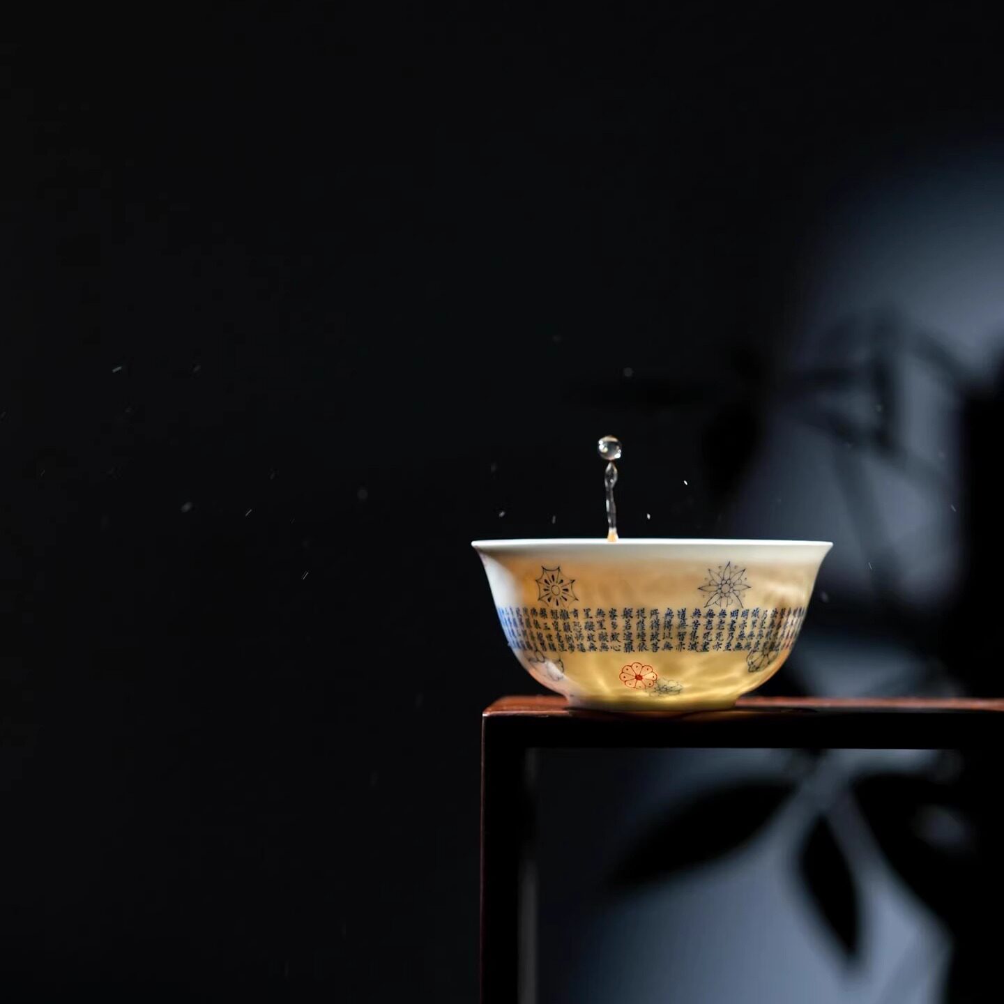 小雅家|清本源手工薄胎摩羯龙内膜印心经青花瓷主人茶杯高端茶具