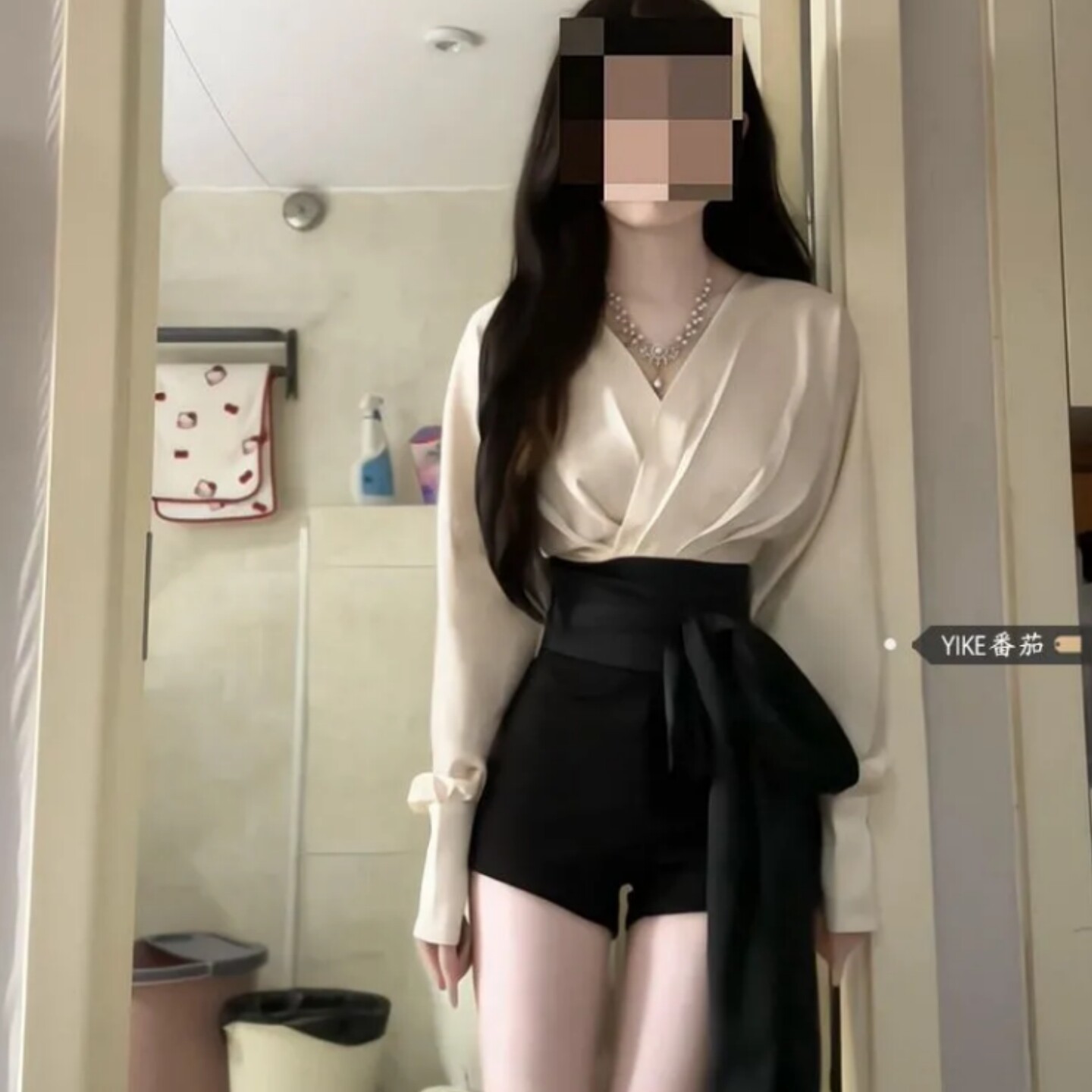 纯欲风拼接撞色上衣高腰显瘦短裤图片