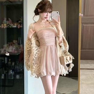 韩系高级感轻奢套装女秋冬蕾丝针织披肩收腰显瘦抹胸连衣裙两件套