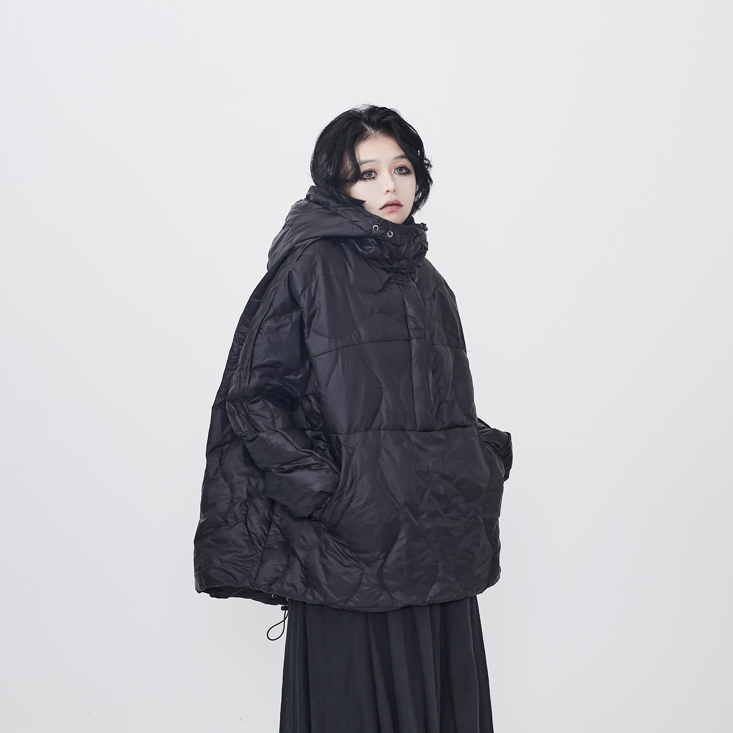 蓬松保暖连帽落肩羽绒服