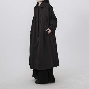 隐觅 风衣女宽松廓形翻领排扣外套 复古简约风压皱娃娃领黑色长款