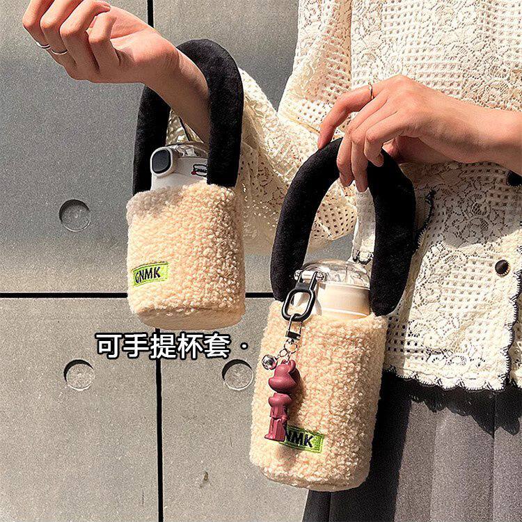 装水杯便携包保温杯套女可爱高颜值毛绒水杯保护套便携背带款斜挎