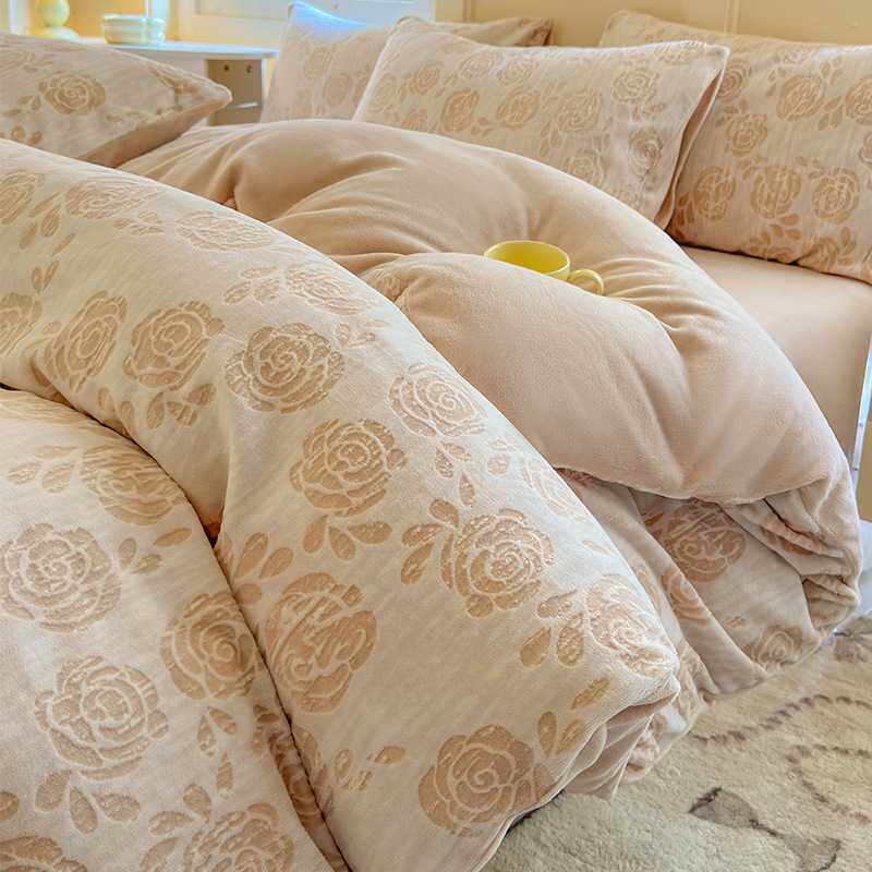 a类加厚雕花牛奶绒四件套冬季保暖珊瑚绒被套南通法兰绒床上用品