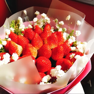 草莓礼盒花束青岛鲜花店同城速递城阳黄岛即墨平度李沧送花上门