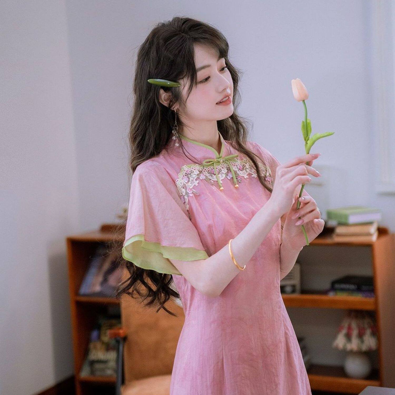 MOOUNCUNS/莫纯新中式浅粉色少女改良旗袍国风春夏刺绣显瘦连衣裙