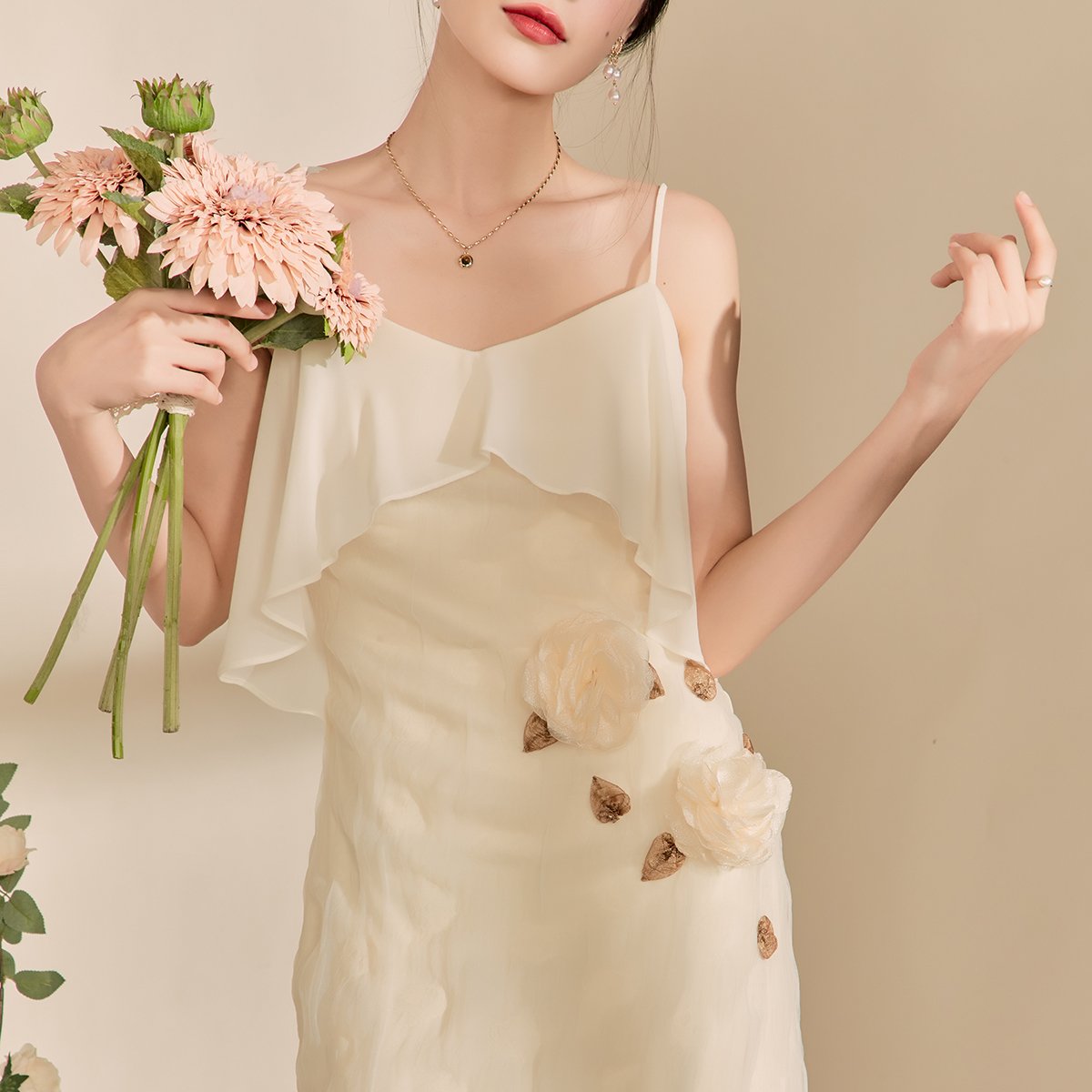 新款法式初恋奶甜长裙吊带立体花朵气质生日礼服宴会连衣裙