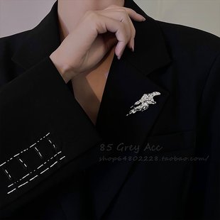 绝绝子点缀 西服配饰 液态金属胸针女秋2025年新款 潮ins小众个性