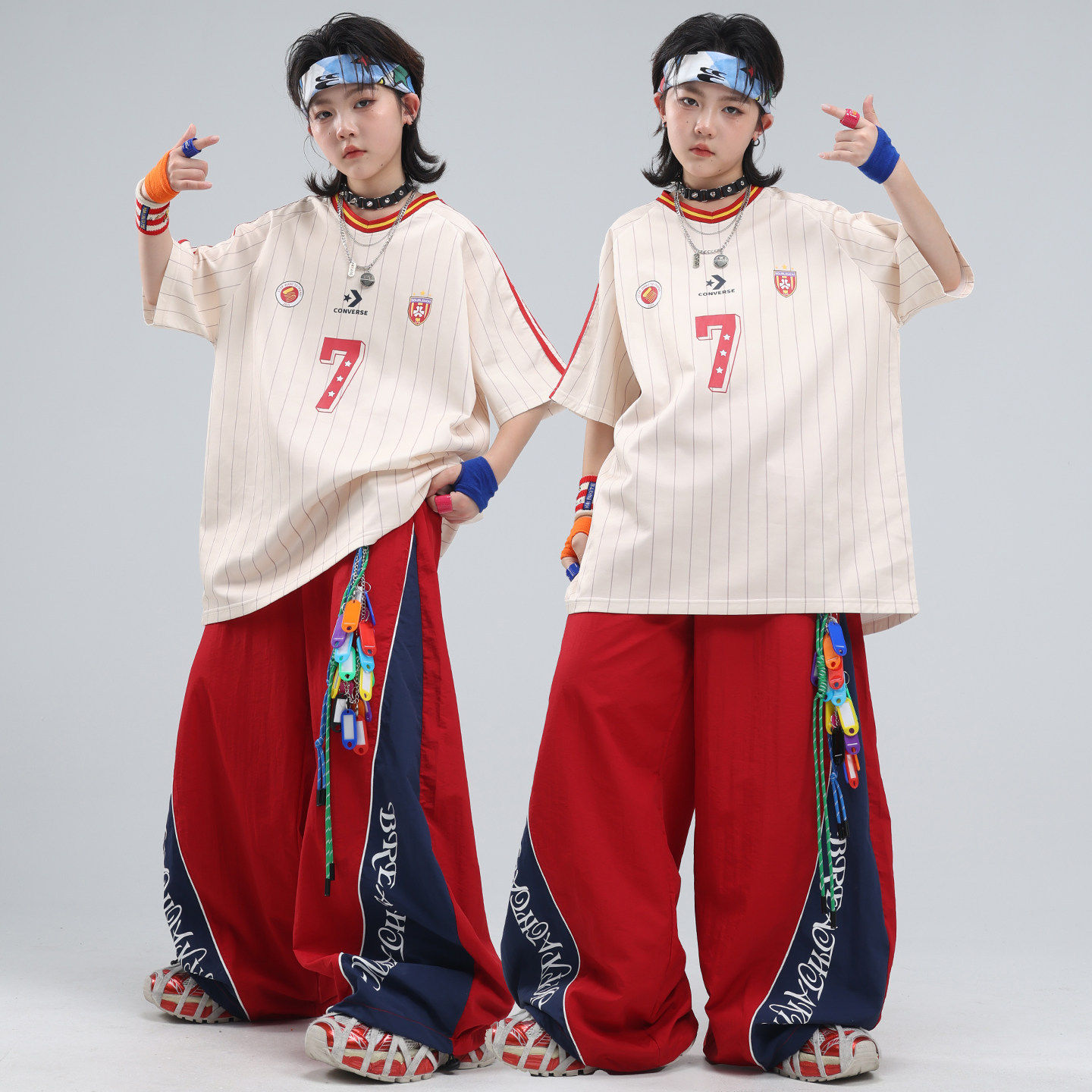 hiphop街舞童装字母蓝色格子女童短袖黑白男孩走秀条纹黑红宽松
