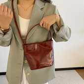 FEO极简风简约大气斜跨包背包时尚 百搭日常通勤纯色手提包水桶包