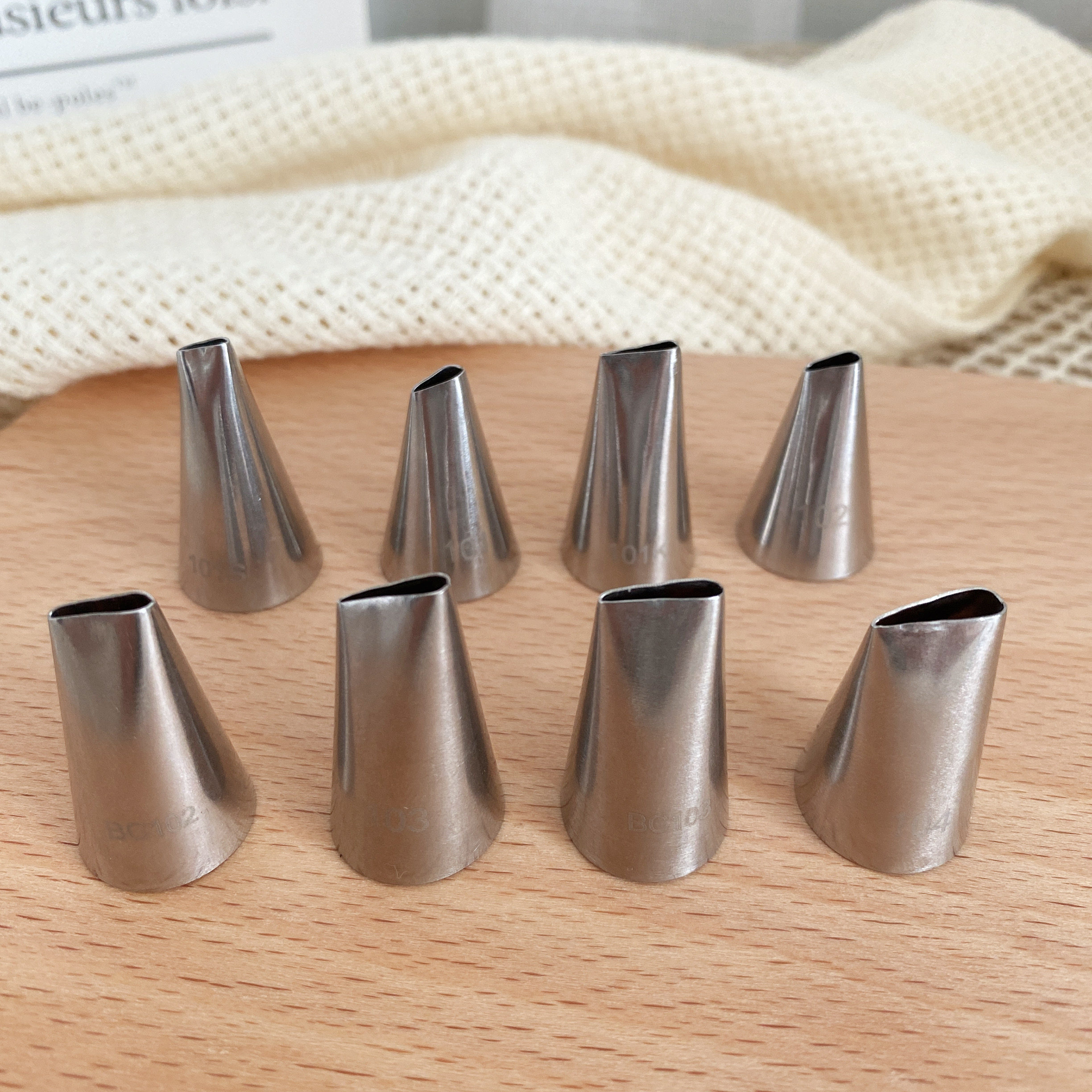 304不锈钢一体裱花嘴蛋糕玫瑰叶子圆孔加大号网红嘴多款烘焙家用