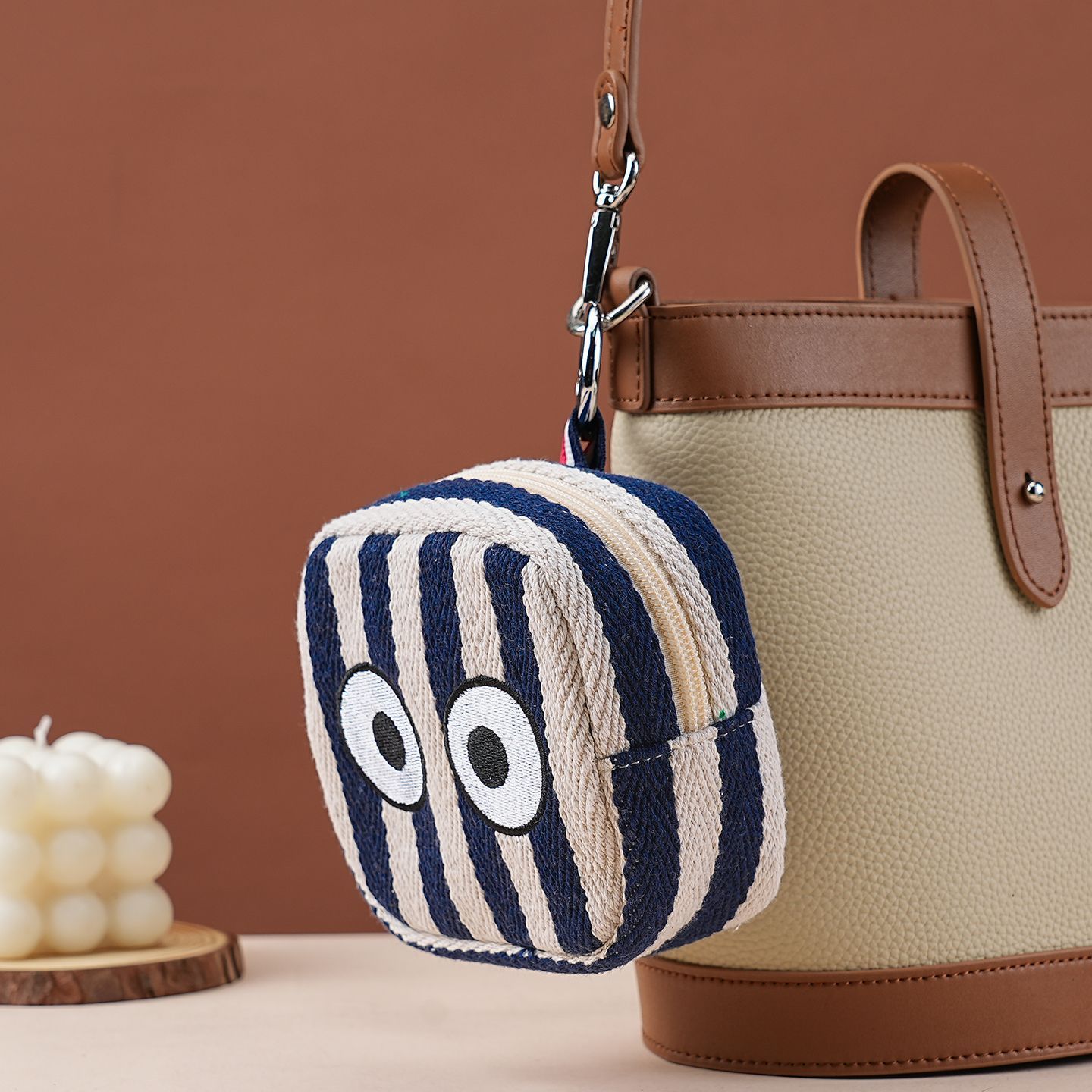 充电器收纳包新款帆布化妆包可爱口红包女卡通零钱包卡包钥匙耳机