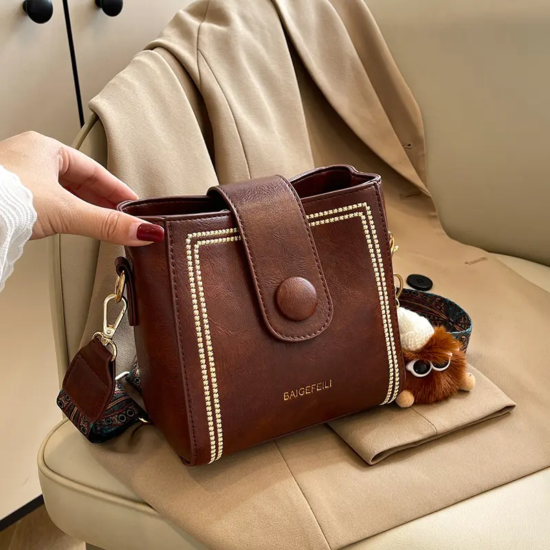 早春新款时尚复古美拉德百搭小众潮流简约高级感大气大容量水桶包,箱包皮具/热销女包/男包,水桶包,淘宝优惠券,粉丝福利购,淘宝优惠卷