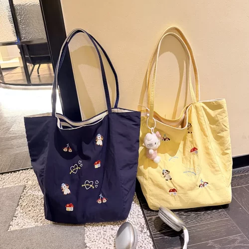 大容量卡通刺绣双面帆布托特包