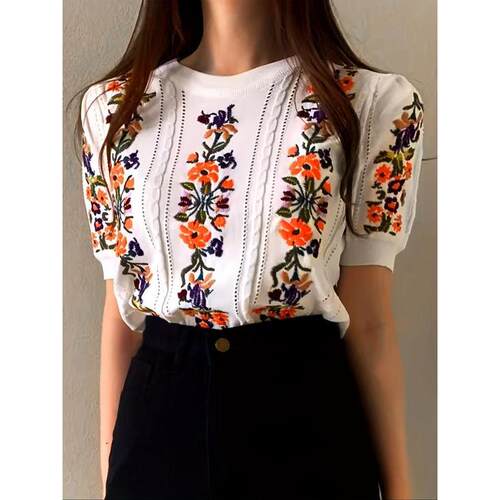 H 38126 Flower embroidered stripe knit top 花朵刺绣条纹针织
