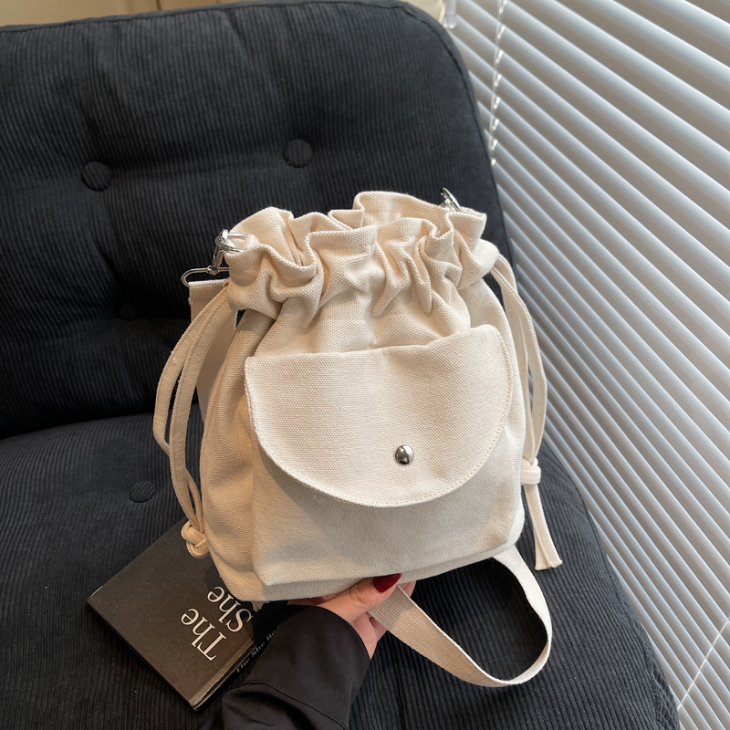 帆布包包女2025新款韩版时尚束口抽绳水桶包休闲百搭单肩斜挎包潮