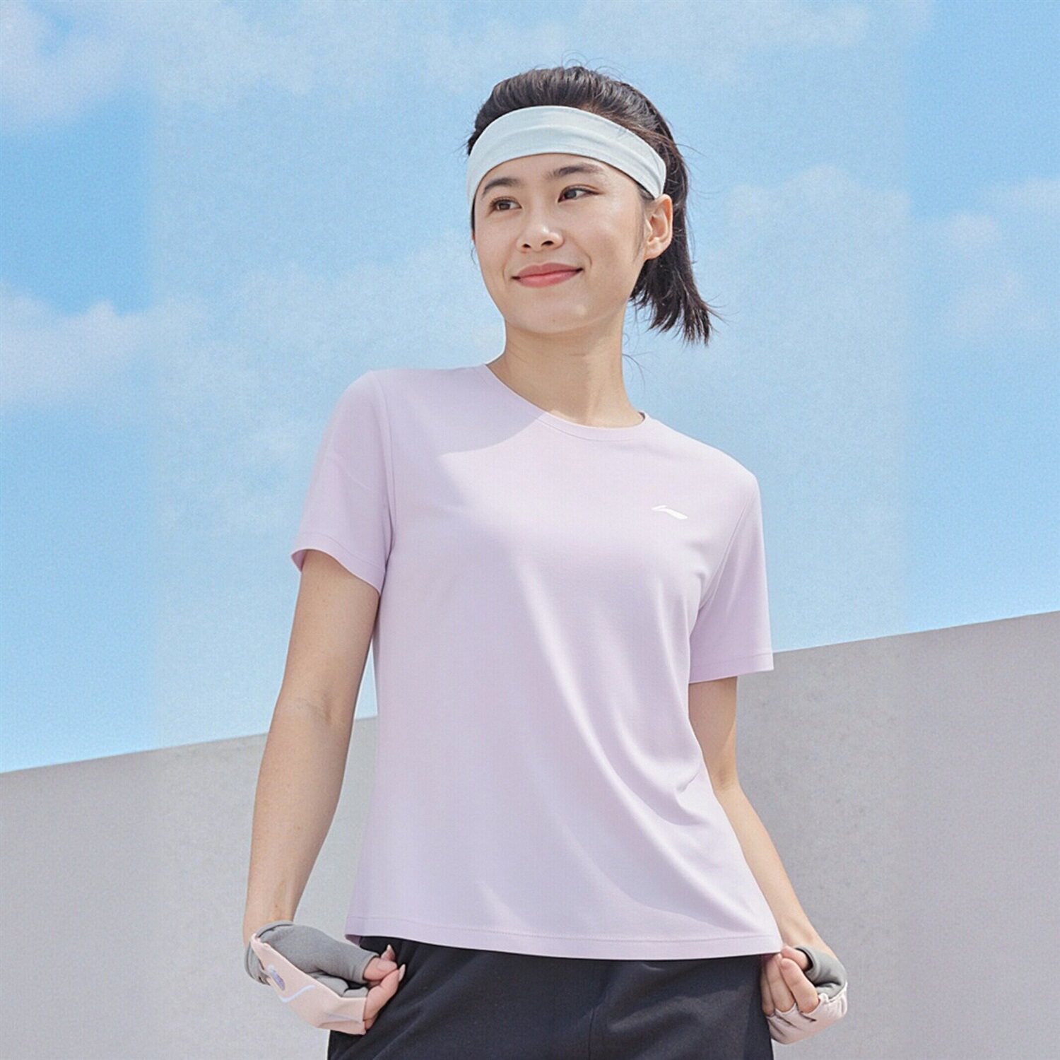 李宁女子冰感舒适吸湿短袖T恤图片