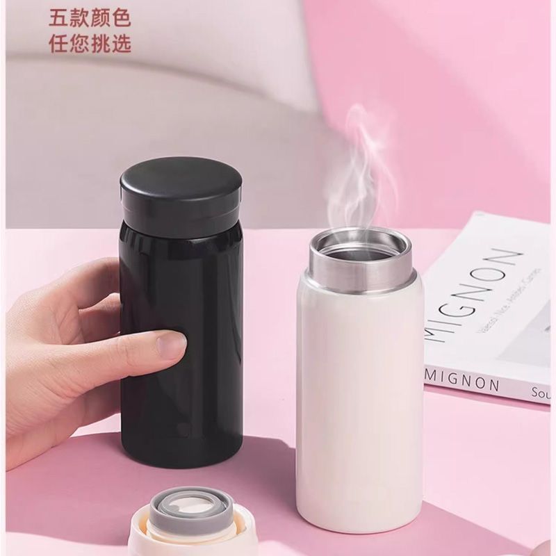 女士随身携带小水杯保温