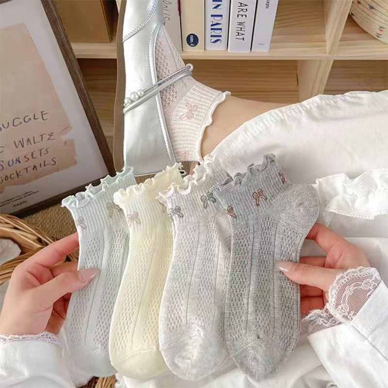 洞洞鞋搭配袜子花边蝴蝶