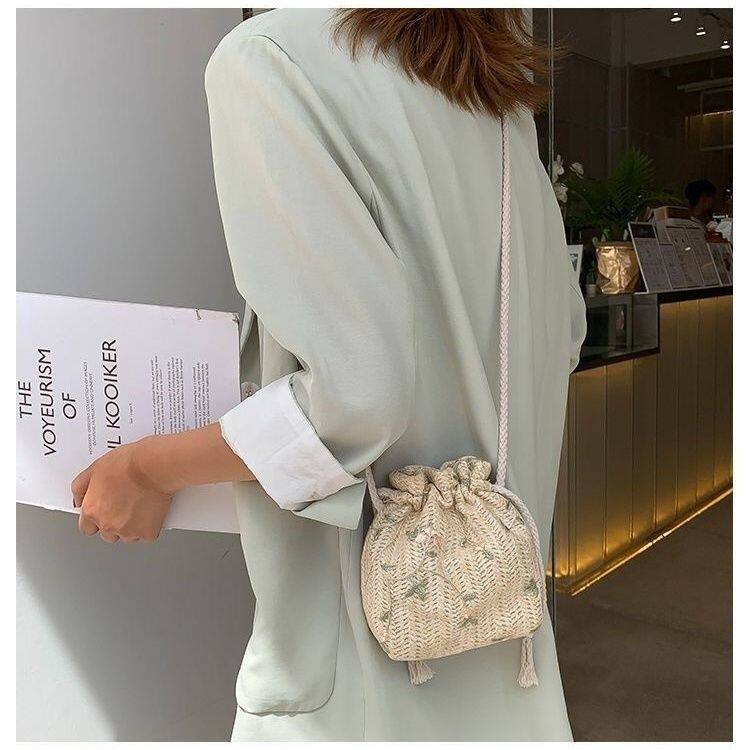 夏天装手机的小包包百搭ins编织时尚包包草编单肩2026新款蕾丝水