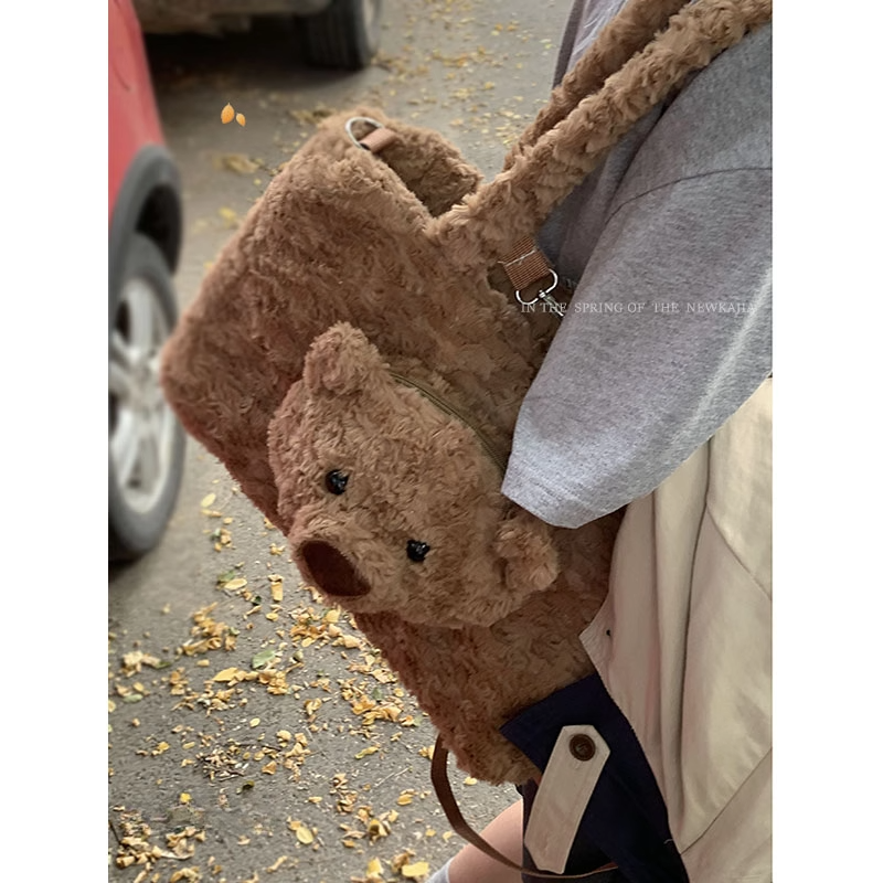 可爱巴塞罗那小熊毛绒双肩包