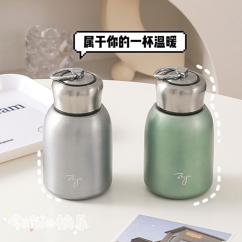 女士随身携带小水杯保温