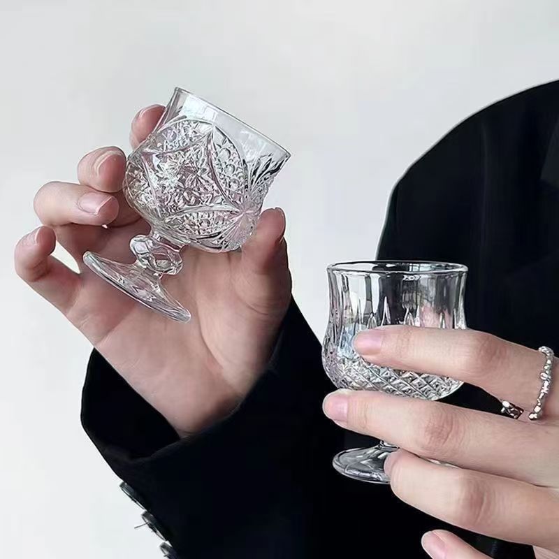 精致微醺小酒杯浮雕蝴蝶