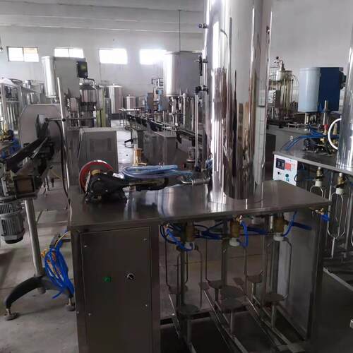 小型实验苏打样果汁老汽水CML酒碳酸饮料混械合灌装机设备生打产