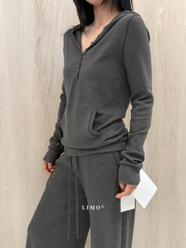 LIMO秋上新！正品极简排扣V领设计显瘦纸片人高弹戴帽长袖T恤6387