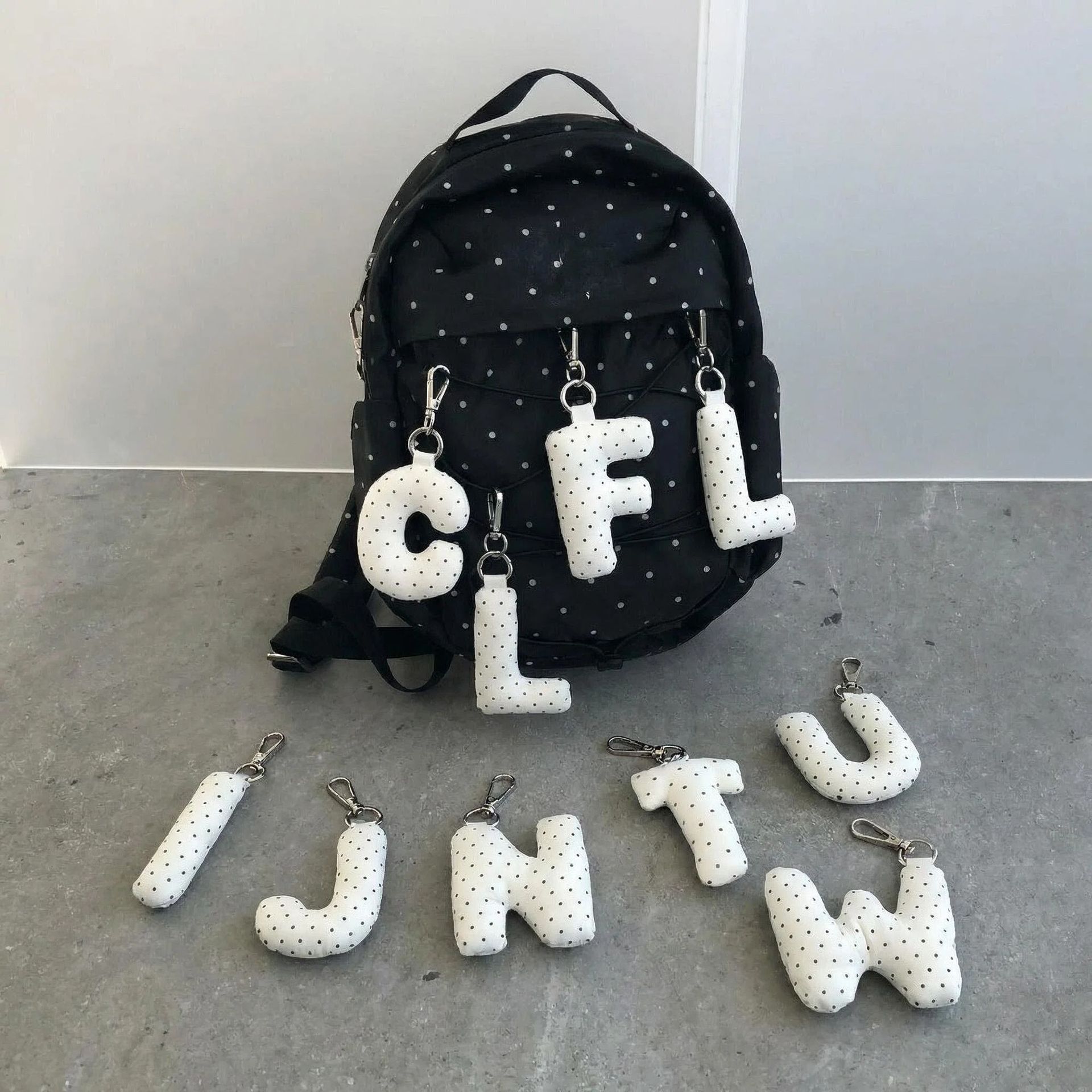ins风波点字母布艺挂件波点简约挂饰创意英文字母可爱玩偶配饰