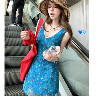蓝色碎花V领小个子连衣裙女夏季 胖MM绝美度假风短裙 2025新款 大码