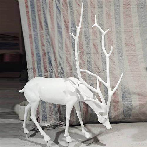 不锈钢镂空梅花鹿雕塑铁艺动物园林草坪景观美陈装饰摆件户外定制