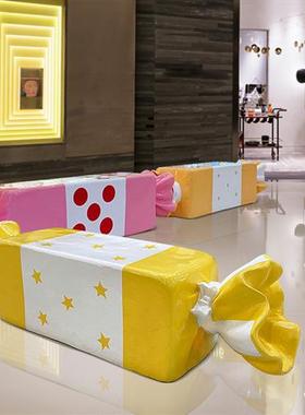 户外卡通休闲糖果座椅玻璃钢雕塑商业街游乐场潮店美陈装饰大摆件