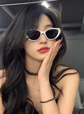 2023新款显脸小猫眼墨镜女款网红街拍防紫外线潮太阳眼镜沙滩防晒