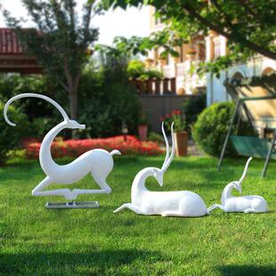 抽象梅花鹿摆件户外玻璃钢动物雕塑园林景观花园庭院小区装 饰小品