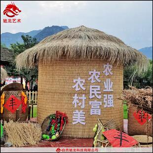 重庆农民丰收节道具展品制作稻草人造型丰收粮仓草堆草雕厂家