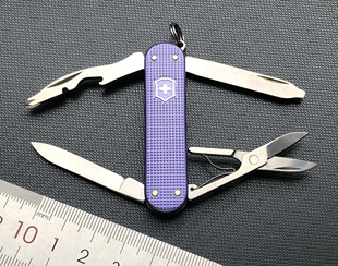 (定制款)VICTORINOX维氏58mm瑞士军刀彩色铝柄逍遥派0.6363