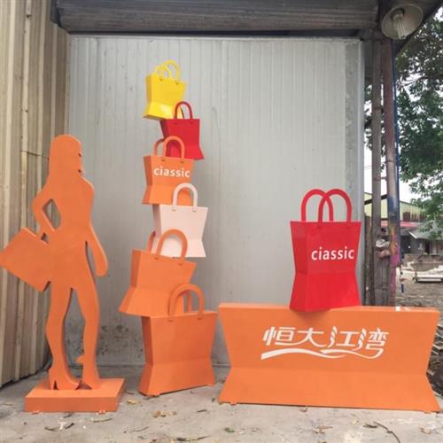 广场商场购物抽象人物雕塑玻璃钢购物包步行街摆件大型美陈装饰