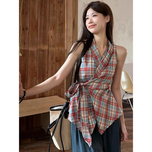 多巴胺红色格子挂脖收腰无袖上衣女夏外穿设计感内搭打底背心吊带