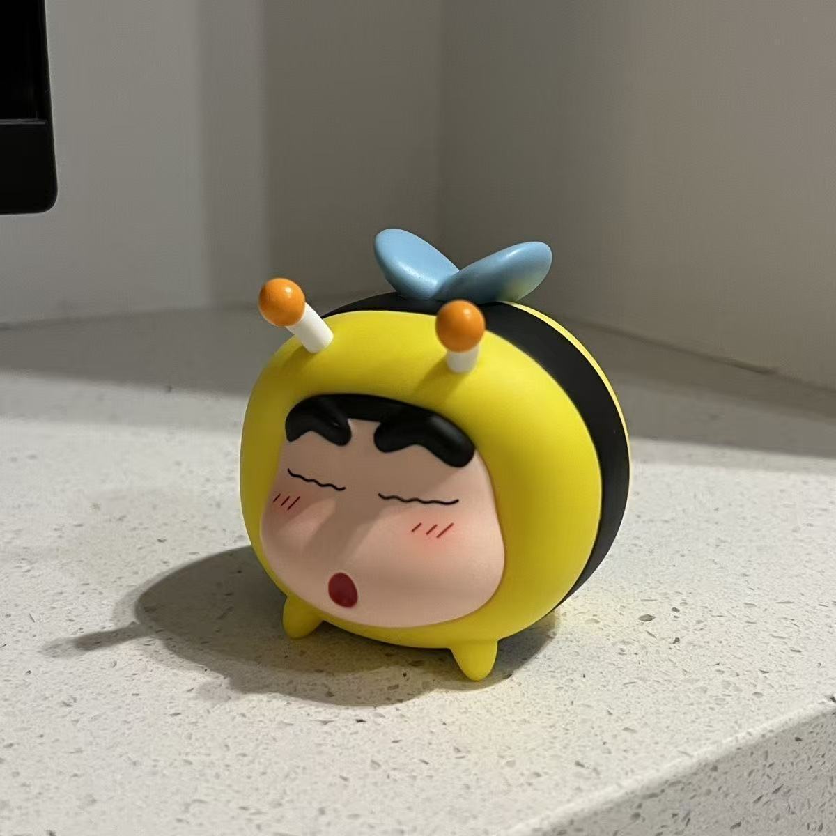 蜜蜂小新蜡笔小新之助手办摆件动漫周边礼物客厅可爱公仔迷你版