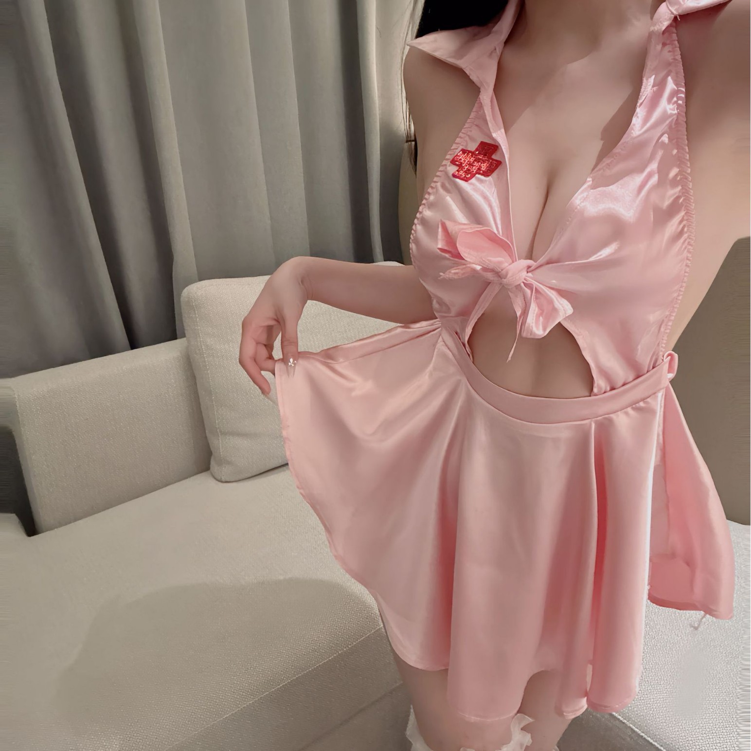 粉色纯欲护士制服露背挂脖睡裙