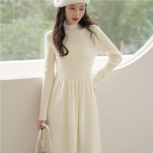 配大衣奶fufu粉色针织连衣裙女秋冬小个子收腰显瘦内搭打底A字裙