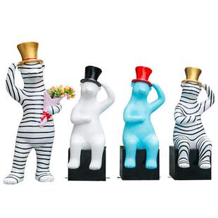 卡通拿帽熊雕塑户外玻璃钢商场游乐园美陈装 饰品园林景观落地摆件