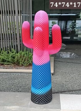 网红仙人掌玻璃钢衣架雕塑商场店铺家居美陈落地装饰潮流大摆件