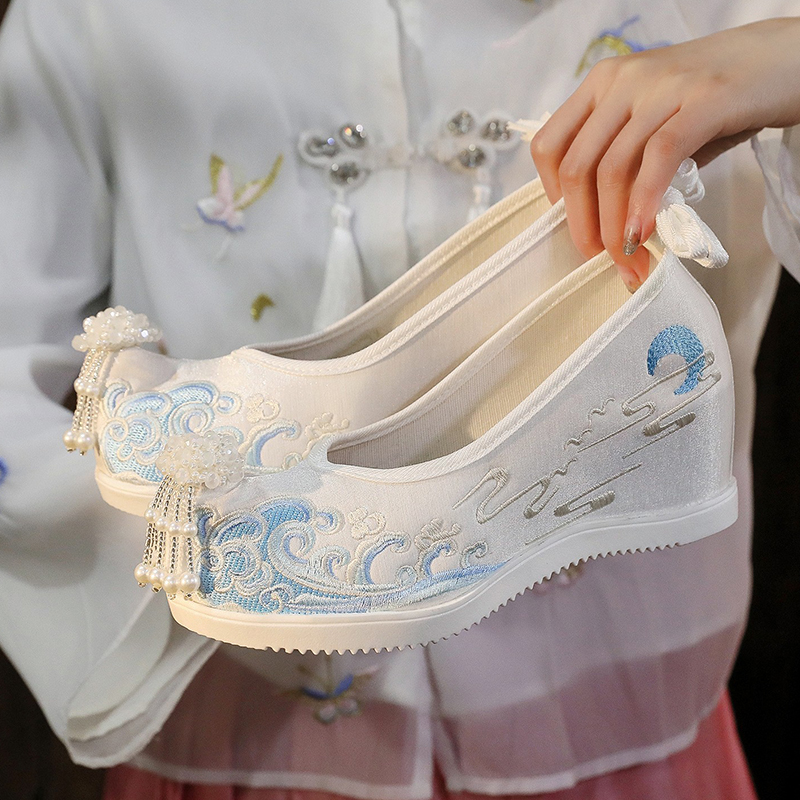 汉服鞋子女古风绣花鞋春夏季搭配古装鞋内增高翘头弓鞋淡雅汉元素