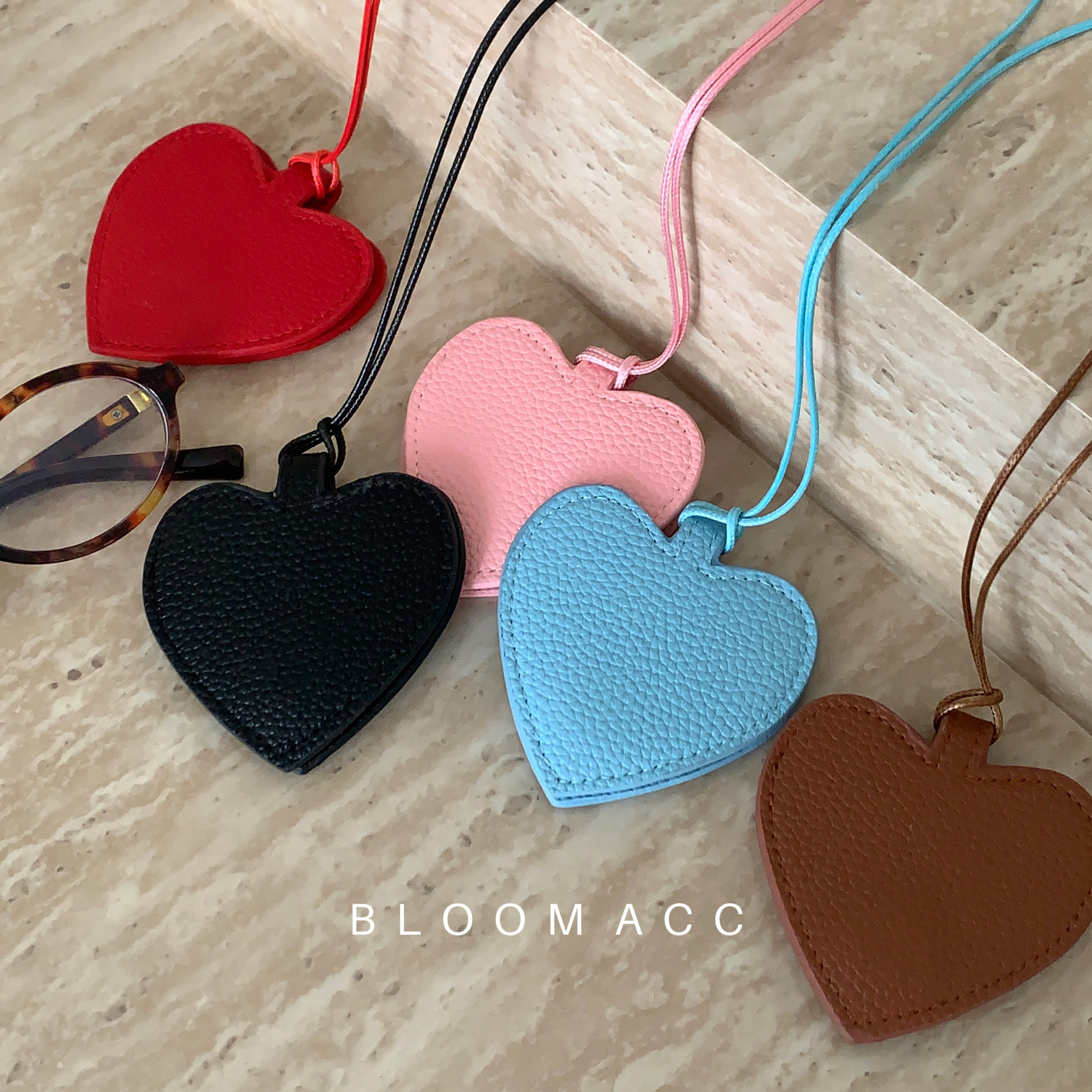 韩国ins风多色简约休闲日常皮革爱心挂件项链磁吸眼镜收纳毛衣链