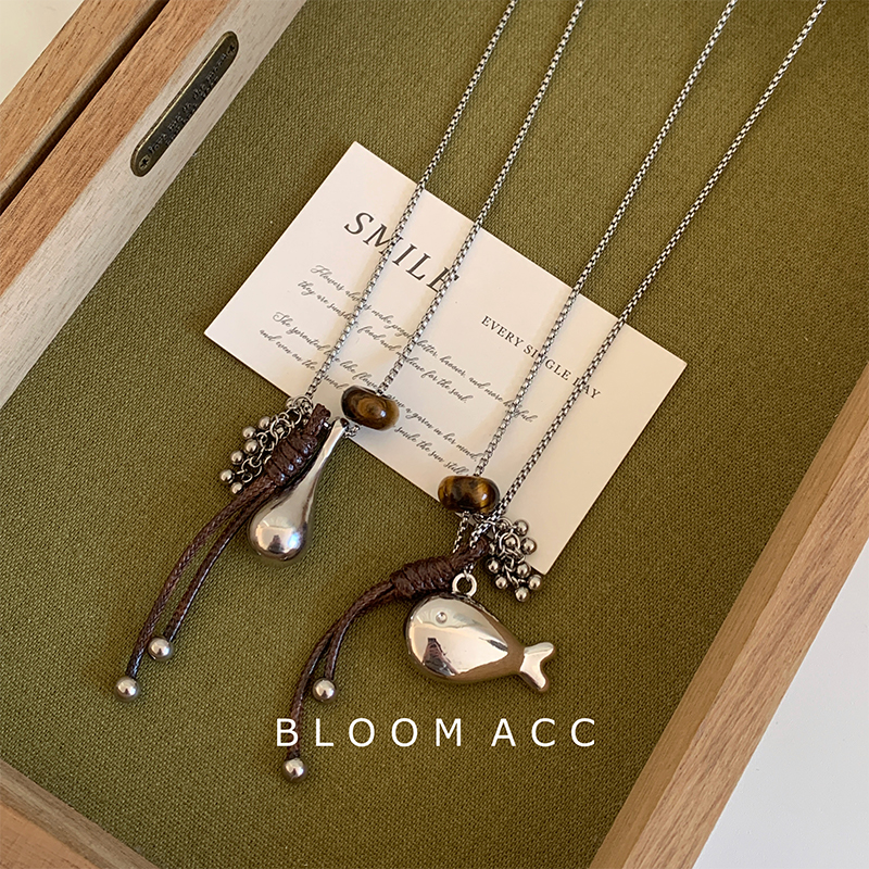 小众设计博主同款金属小鱼虎眼石葡萄串吊坠长款项链可调节毛衣链